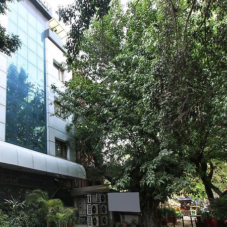 Hotel Oscar Nuova Delhi Esterno foto