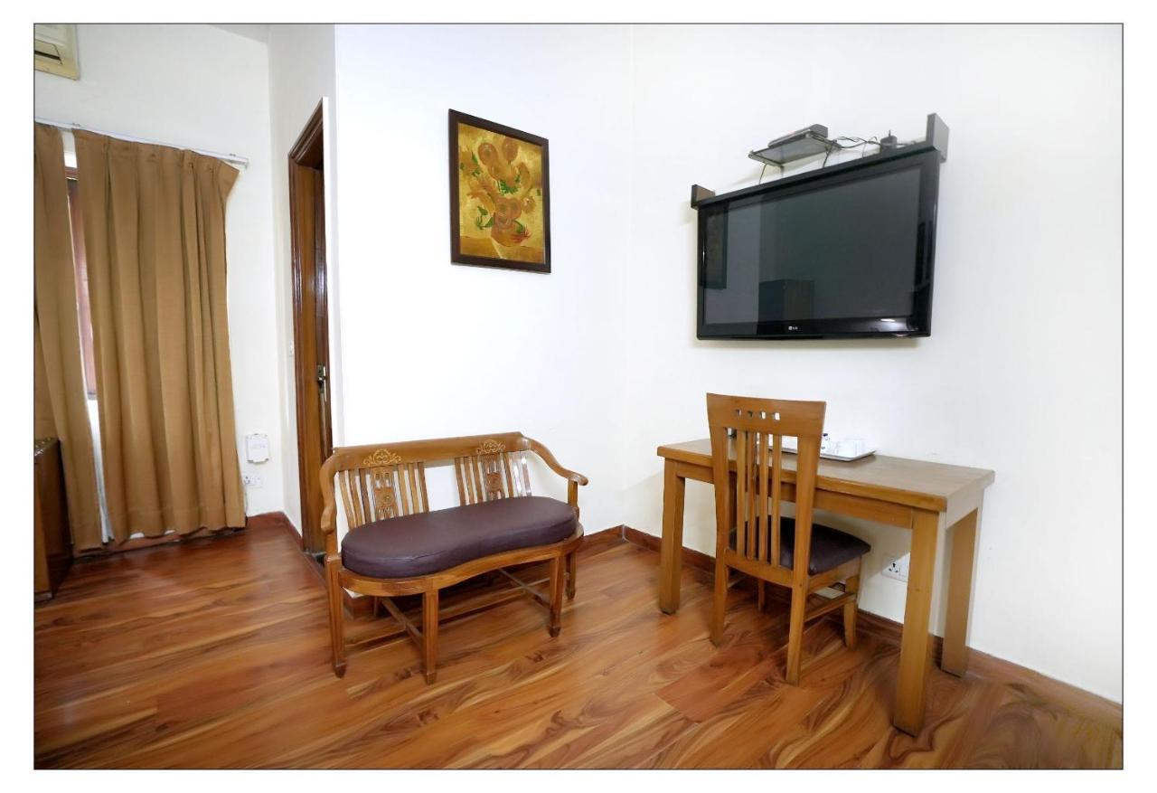 Hotel Oscar Nuova Delhi Esterno foto