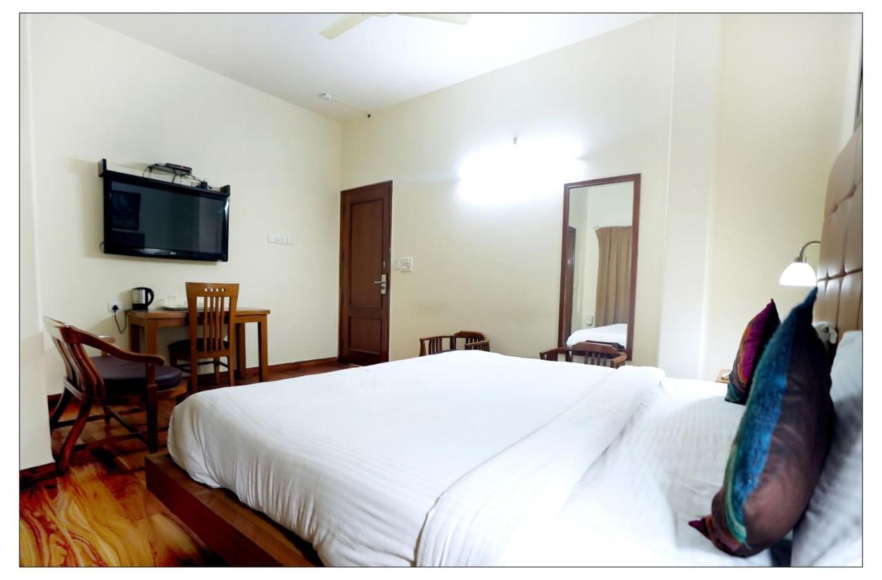 Hotel Oscar Nuova Delhi Esterno foto
