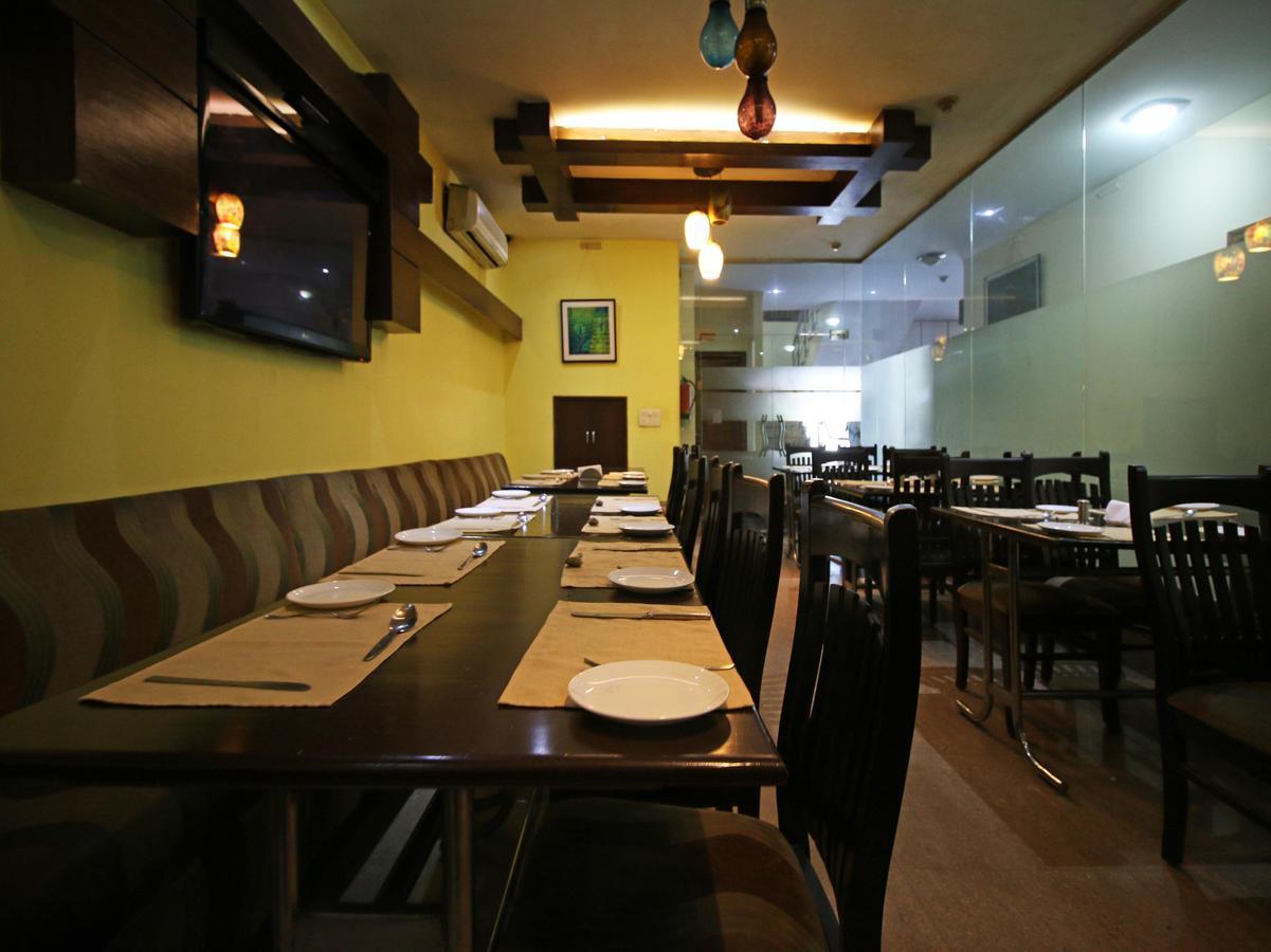 Hotel Oscar Nuova Delhi Esterno foto