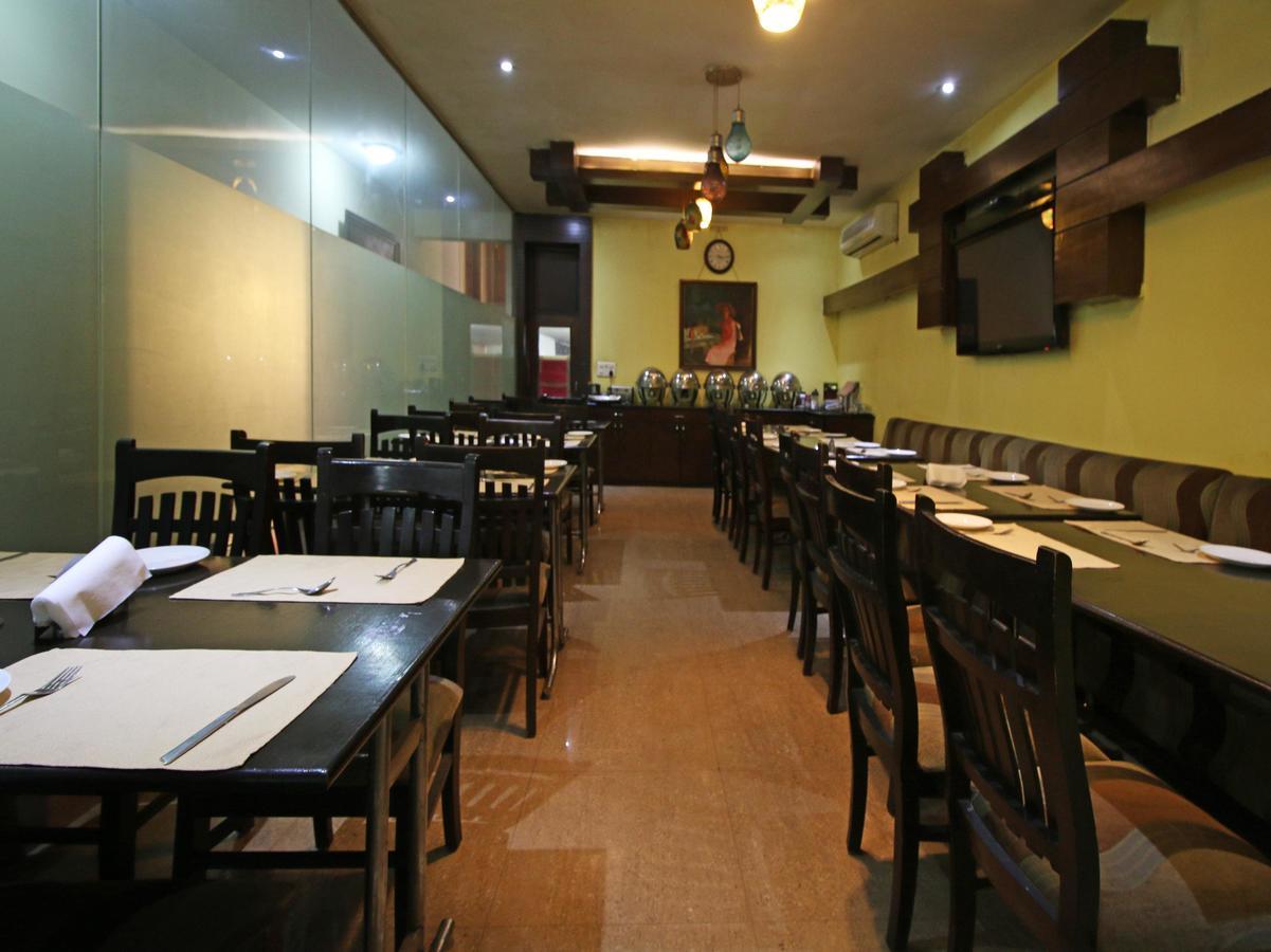 Hotel Oscar Nuova Delhi Esterno foto