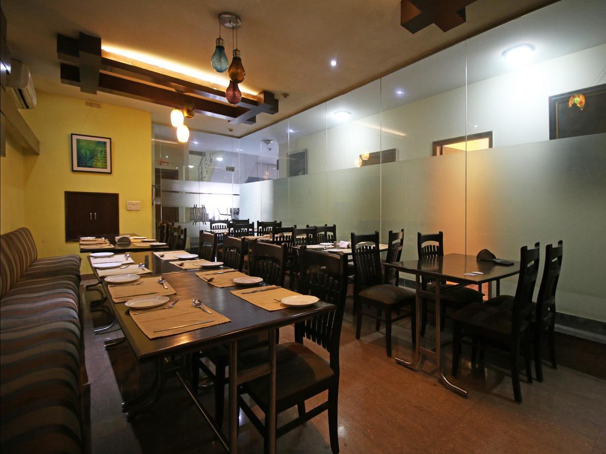 Hotel Oscar Nuova Delhi Esterno foto