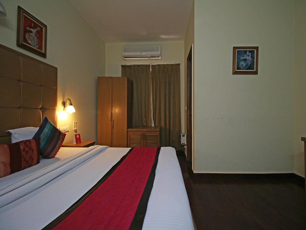 Hotel Oscar Nuova Delhi Esterno foto