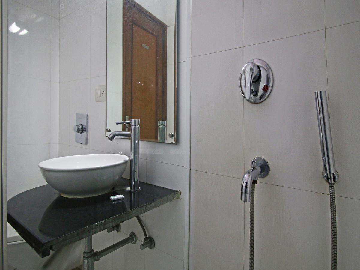 Hotel Oscar Nuova Delhi Esterno foto