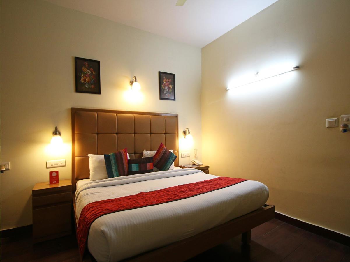 Hotel Oscar Nuova Delhi Esterno foto