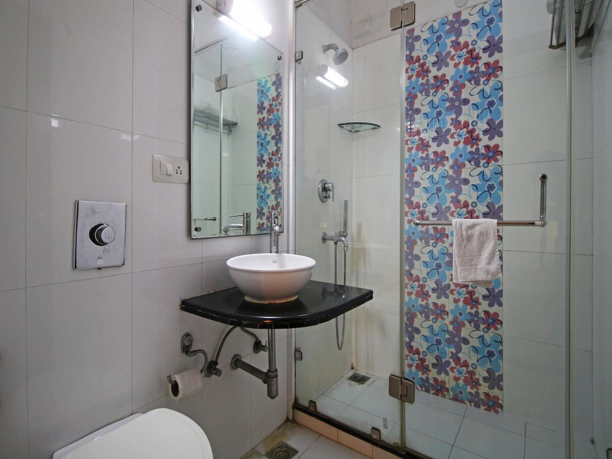 Hotel Oscar Nuova Delhi Esterno foto