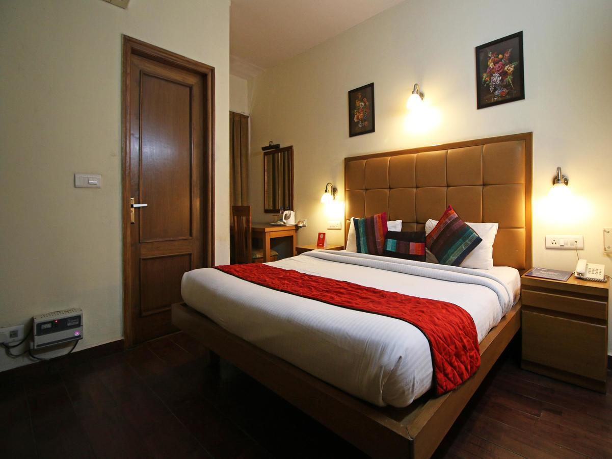 Hotel Oscar Nuova Delhi Esterno foto